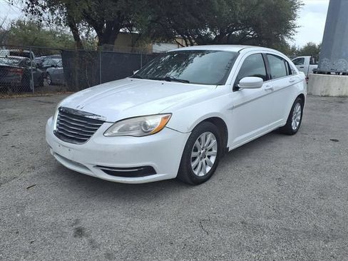 Used 2014 Chrysler 200 Touring FWD image 3