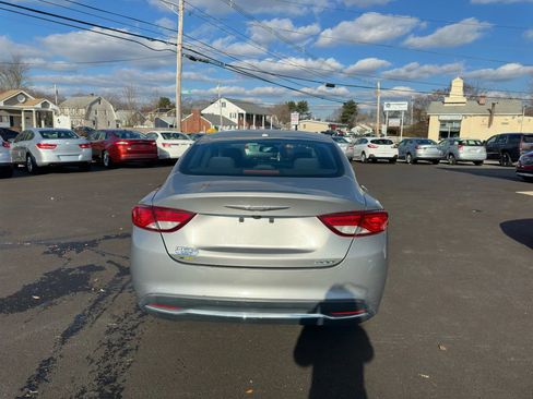 Used 2015 Chrysler 200 Limited w/ Convenience Group image 5