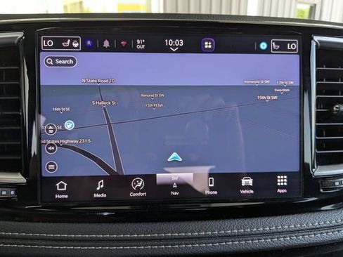 Used 2025 Chrysler Pacifica Limited FWD image 23
