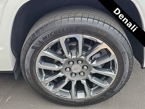 Used 2022 GMC Acadia Denali w/ Denali Ultimate Package image 12