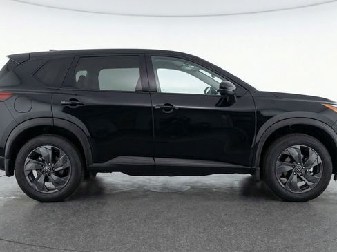 Used 2025 Nissan Rogue SV FWD image 11