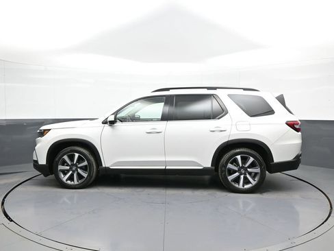 Certified 2023 Honda Pilot Touring image 9