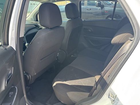 Used 2021 Chevrolet Trax LS w/ Tint and Cruise Package AWD/4WD image 12
