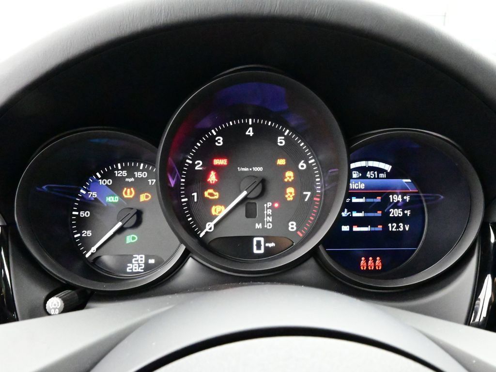 Certified 2026 Porsche Macan AWD/4WD image 9