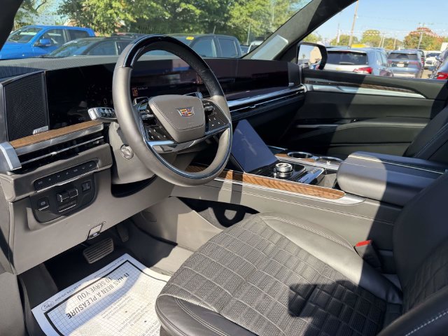 Certified 2025 Cadillac Escalade ESV Sport Platinum w/ LPO, ONYX Package AWD/4WD image 14