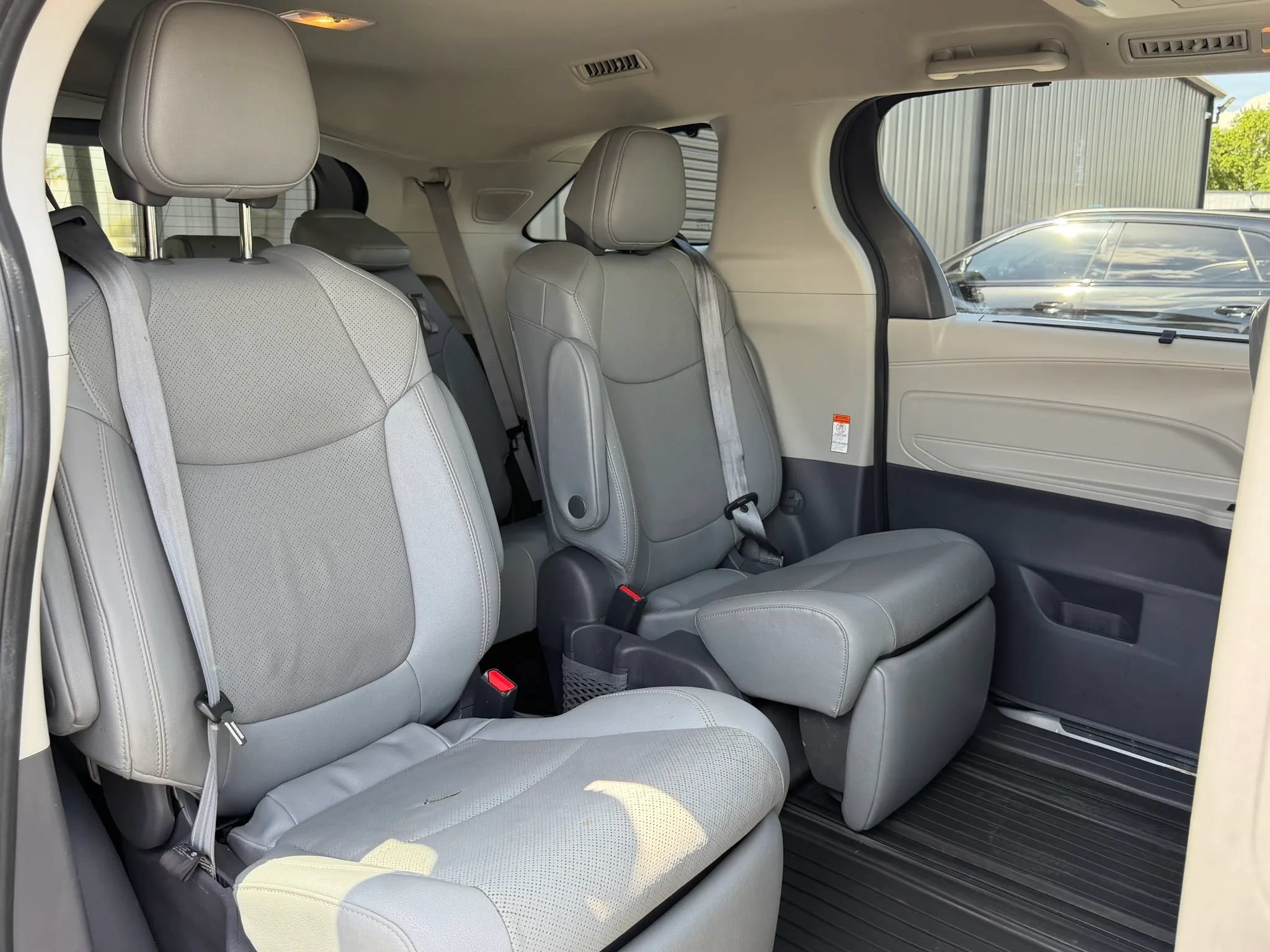 Used 2021 Toyota Sienna Limited FWD image 25