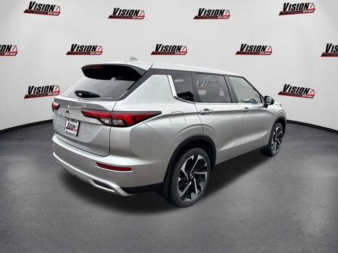 Used 2024 Mitsubishi Outlander SE image 5
