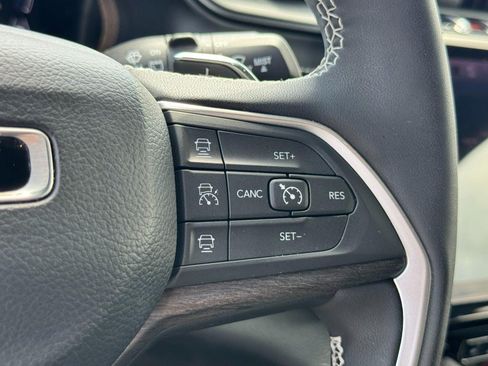 Used 2025 Jeep Grand Cherokee Limited AWD/4WD image 20