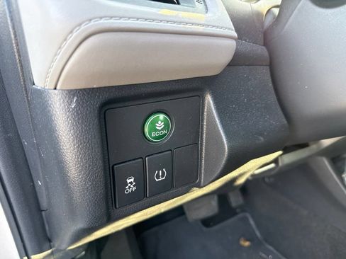 Certified 2022 Honda HR-V LX image 16