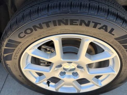 Used 2023 Jeep Renegade Latitude AWD/4WD image 9