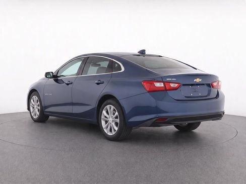 Used 2025 Chevrolet Malibu LT FWD image 3