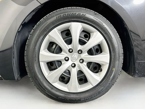 Used 2025 Toyota Corolla LE FWD image 11