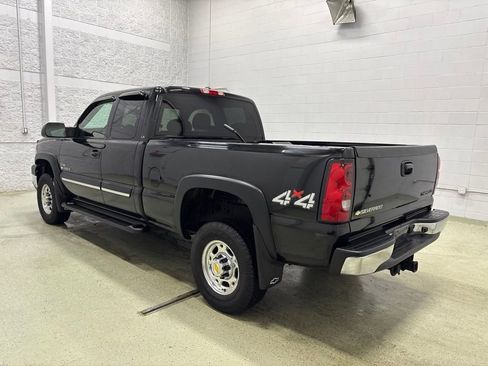 Used 2004 Chevrolet Silverado 2500 LS w/ Heavy-Duty Power Package AWD/4WD image 7