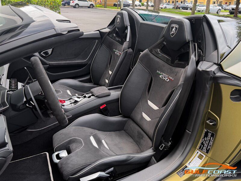 Used 2022 Lamborghini Huracan EVO RWD image 18