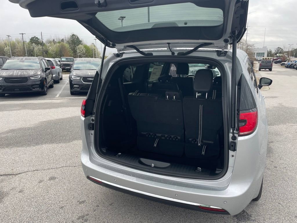 New 2026 Chrysler Pacifica Select FWD image 20