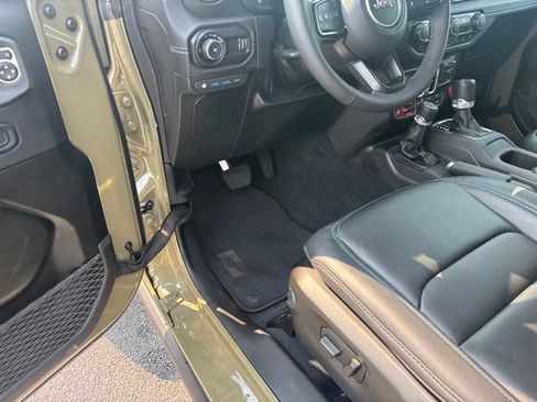 Used 2025 Jeep Wrangler Unlimited Rubicon 4xe AWD/4WD image 16