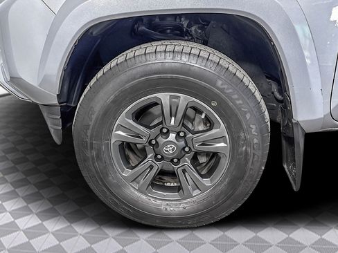 Used 2017 Toyota Tacoma TRD Sport image 38