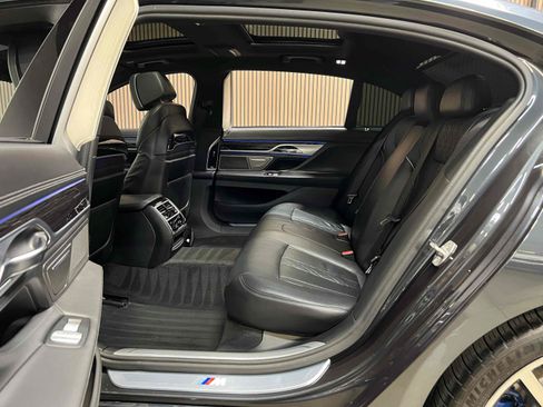 Used 2018 BMW 750i RWD image 7