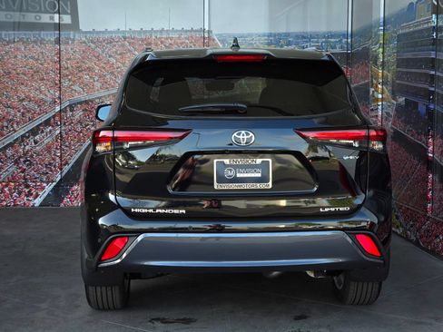 Certified 2026 Toyota Highlander Limited AWD/4WD image 7
