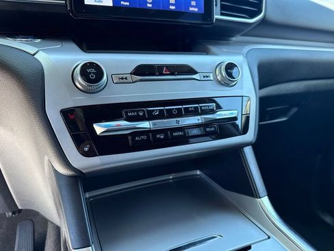 Used 2022 Ford Explorer XLT w/ Equipment Group 202A AWD/4WD image 16