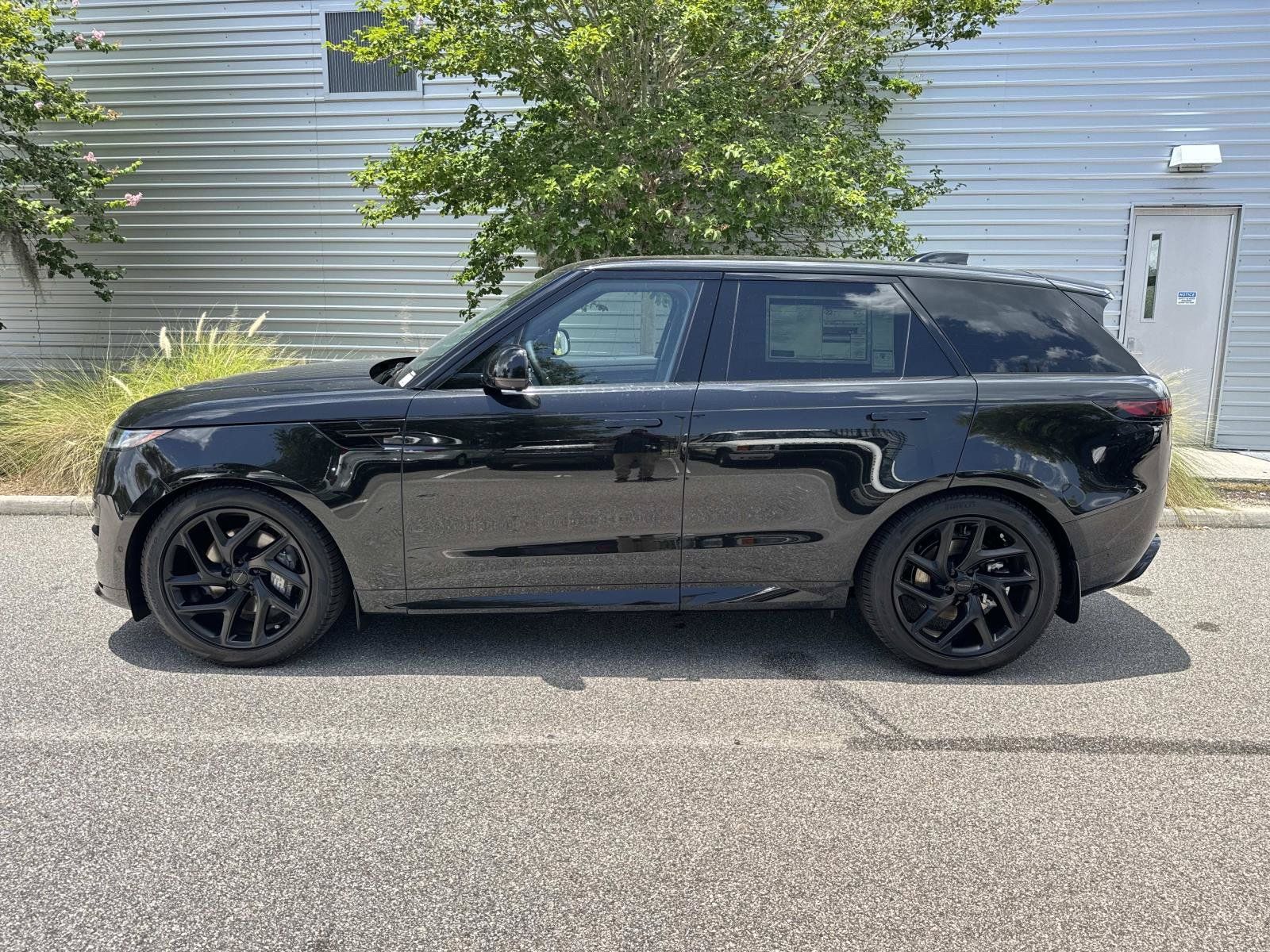 New 2026 Land Rover Range Rover Sport Dynamic SE AWD/4WD image 2