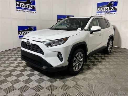 Used 2019 Toyota RAV4 XLE Premium image 11