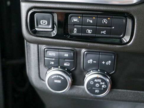 Used 2025 GMC Yukon Elevation w/ LPO, Elevation Black Package AWD/4WD image 24