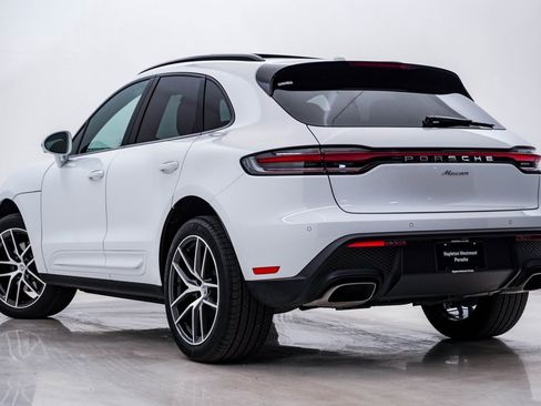 Certified 2025 Porsche Macan image 3