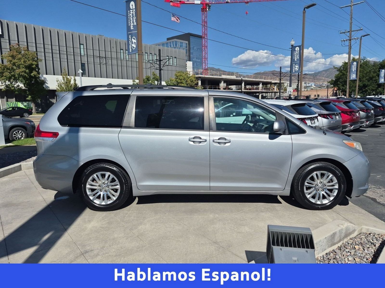 Used 2014 Toyota Sienna XLE FWD image 2
