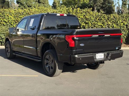 Used 2022 Ford F150 Lightning Lariat image 4