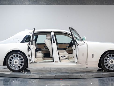 Used 2019 Rolls-Royce Phantom Sedan RWD image 23