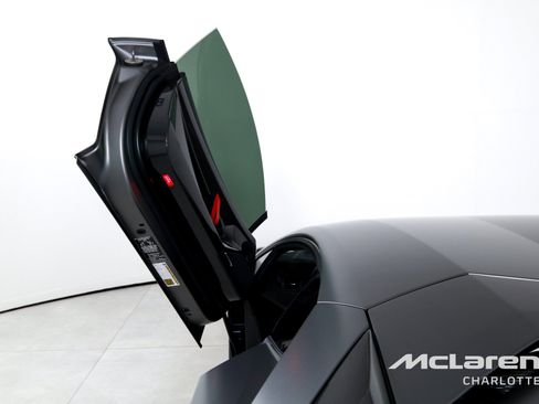 Used 2020 Lamborghini Aventador SVJ AWD/4WD image 11