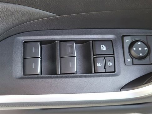Used 2025 Toyota RAV4 XLE image 17