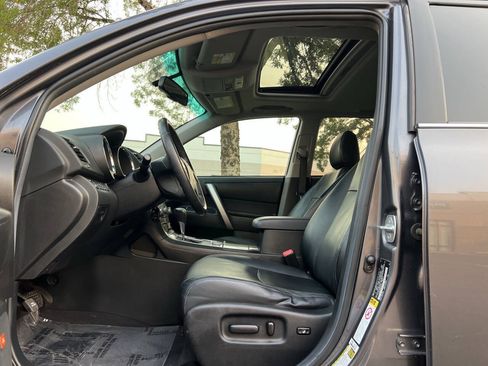 Used 2011 Toyota Highlander SE w/ Tow Pkg AWD/4WD image 17