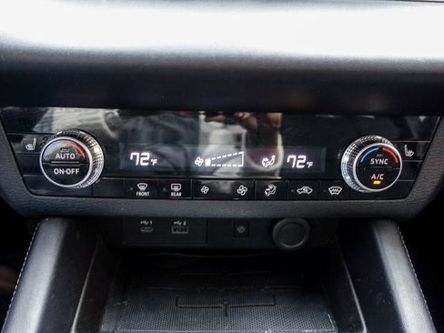 Used 2022 Mitsubishi Outlander SE image 3