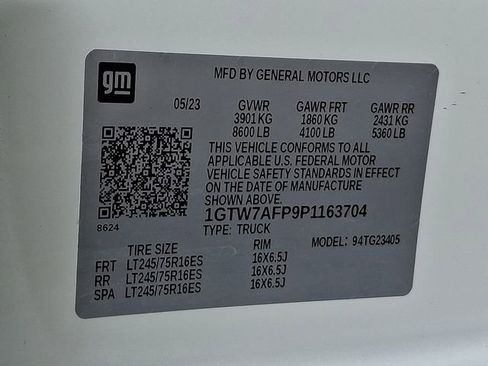 Used 2023 GMC Savana 2500 w/ Driver Convenience Package image 32