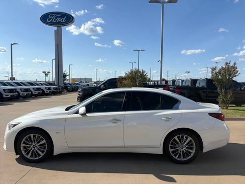 Used 2019 INFINITI Q50 Luxe w/ Essential Package (3.0T Luxe) AWD/4WD image 4
