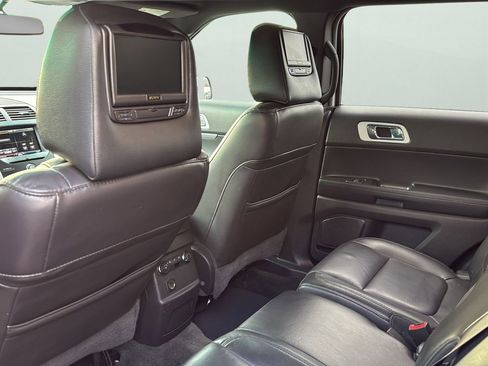 Used 2014 Ford Explorer XLT w/ Equipment Group 202A image 25