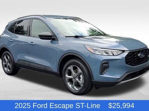 Used 2025 Ford Escape ST-Line image 2