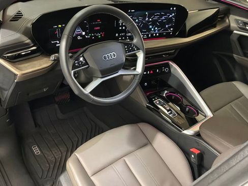 Used 2025 Audi Q5 Premium w/ Convenience Package image 19