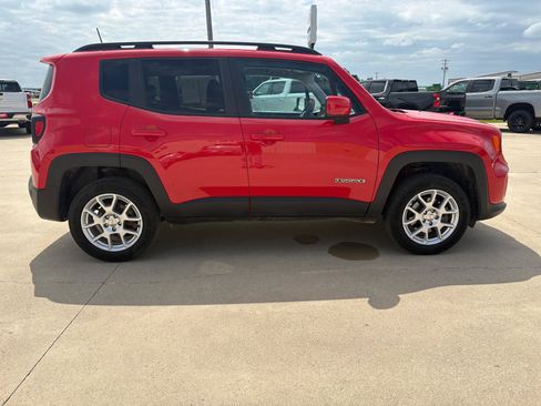Used 2019 Jeep Renegade Latitude AWD/4WD image 7