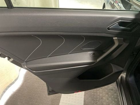 Used 2022 Volkswagen Tiguan SE AWD/4WD image 11