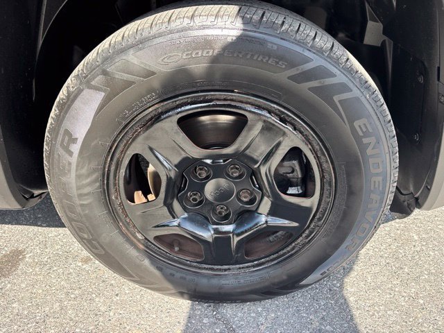 Used 2015 Jeep Renegade Sport w/ Power & Air Group FWD image 22