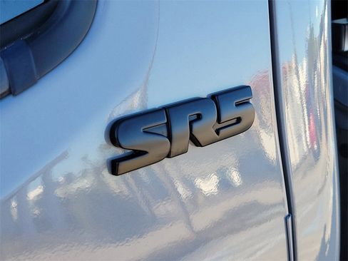 Used 2021 Toyota Tacoma SR5 w/ Trail Edition image 10