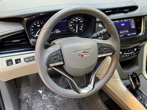 Used 2022 Cadillac XT6 Premium Luxury w/ Technology Package image 4