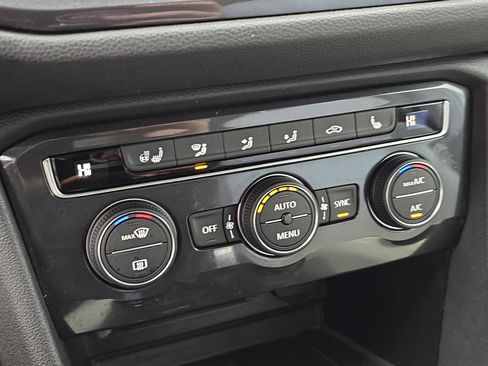 Used 2020 Volkswagen Tiguan SEL w/ 3rd Row Seat Package image 23