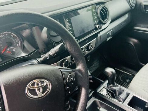 Used 2020 Toyota Tacoma SR AWD/4WD image 10