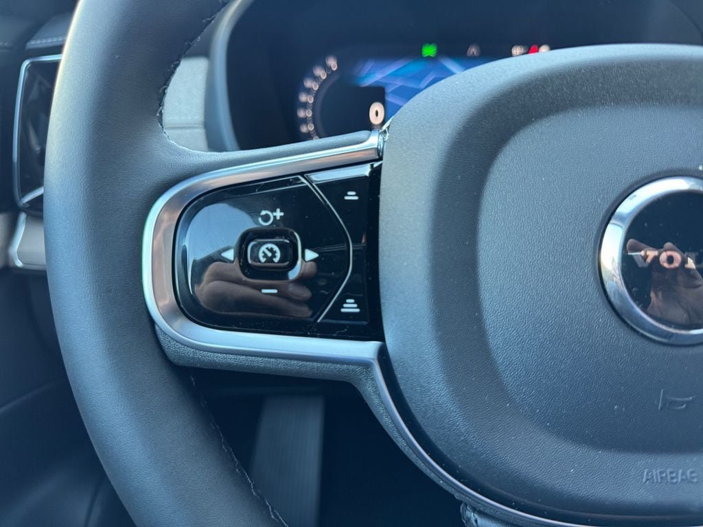 New 2026 Volvo XC90 T8 Plus w/ Protection Package Premier AWD/4WD image 15