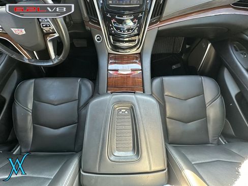 Used 2020 Cadillac Escalade Luxury AWD/4WD image 35
