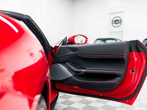 Used 2019 Ferrari Portofino RWD image 68